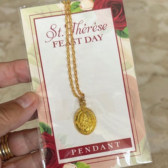 NEW! St. Therese of Lisieux Feast Day Gold Tone Oval Pendant Necklace - Picture 1 of 3